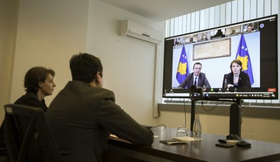 Sanksionet ndaj Rusisë, Kurti e Gërvalla i mbledhin në takim ambasadorët dhe konsujt e Kosovës