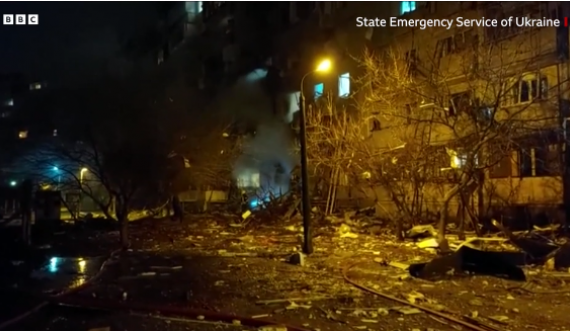 Një aeroplan rus raportohet të jetë përplasur në një bllok apartamentesh në Kiev