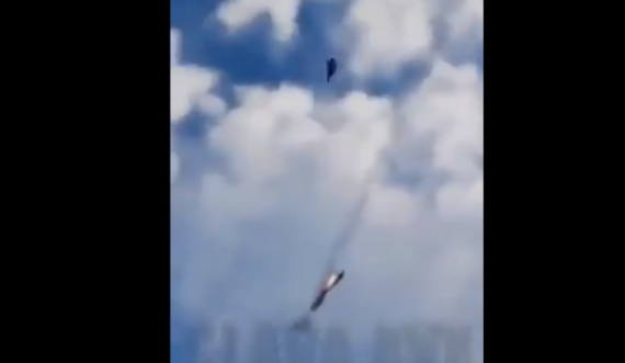 Spektakël në ajër: MiG-29 ukrainas shkatërron aeroplanin rus