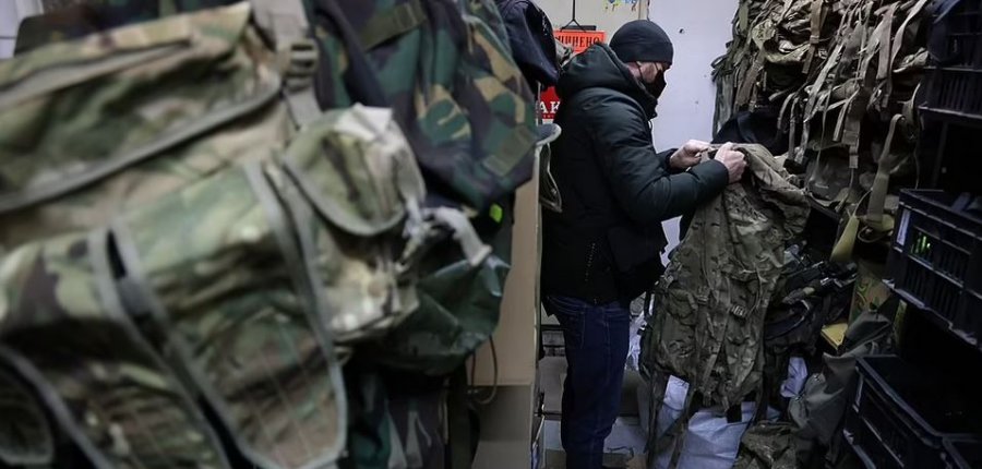 18 mijë armë iu shpërndahen rezervistëve në Kiev