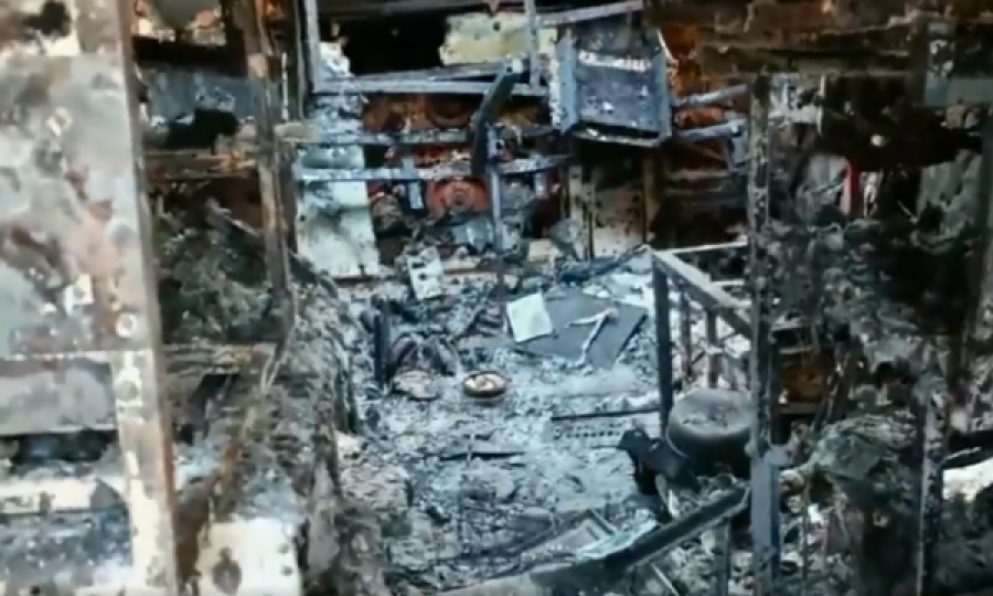 Pamje brenda tankeve ruse të shkatërruara nga artileria ukrainase
