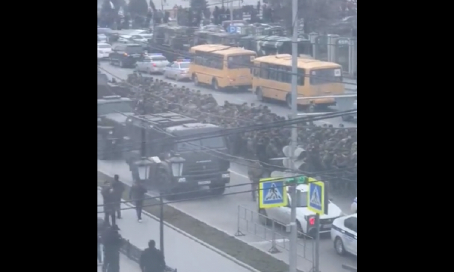 Pamje: Mijëra ushtarë çeçenë gati për t’iu bashkuar Rusisë në pushtimin e Ukrainës