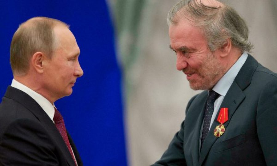 Sanksione ndaj Rusisë edhe në muzikë: Dirigjentit rus i afërt me Putinin s’do t’i lejohet të performojë në Itali
