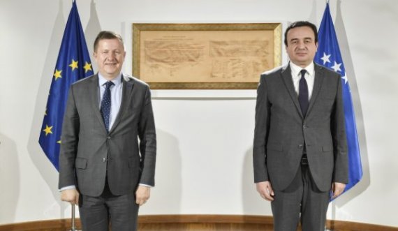 Shefi i Zyrës së BE-së falënderon qeverinë e Kosovës për rreshtim krah BE-së për sanksionet ndaj Rusisë