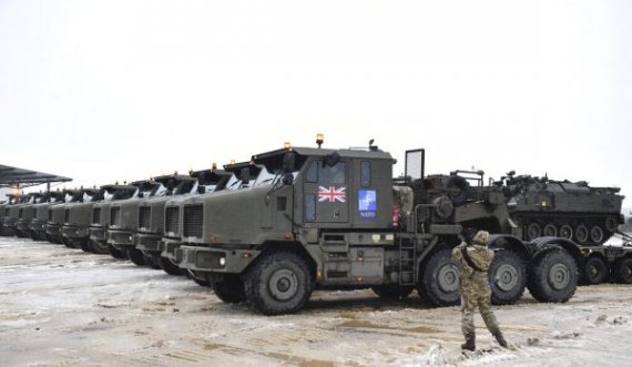Forca tokësore, detare e ajrore të ushtrisë britanike arrijnë në kufirin lindor të NATO-s