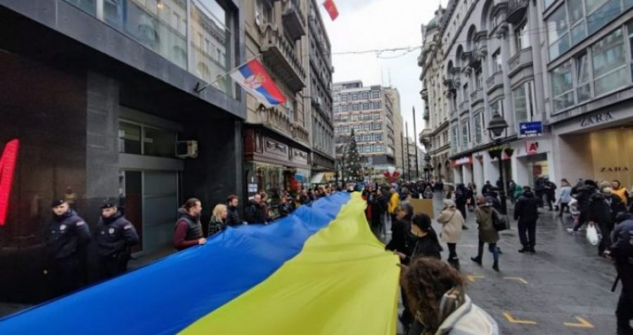 Vuçiq me Rusinë, serbët solidarizohen me Ukrainën: Putin është çmendur