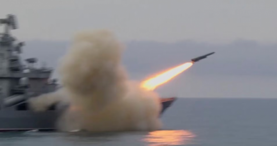 Raportohet se janë lëshuar raketa nga Deti i Zi në Ukrainë
