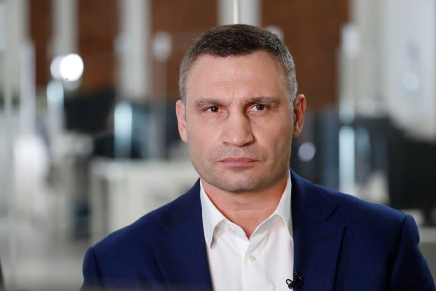 Klitschko me video prekëse nga bodrumet: Dëgjoni fëmijët që frikësohen për jetët e tyre, shpëtoni ata