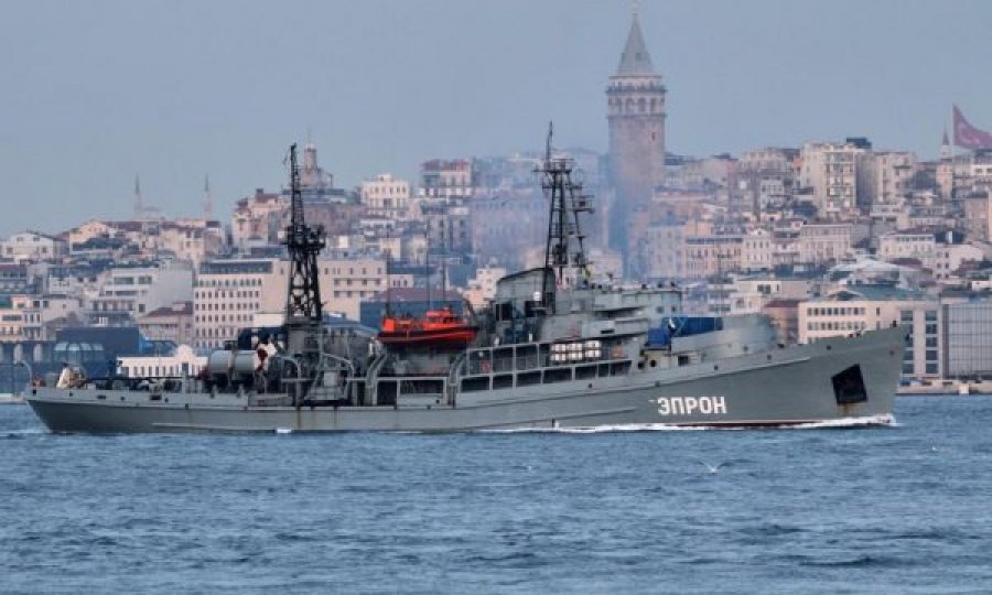 The Guardian: Turqia nuk ka vendosur ende për mbylljen e ngushticave për luftanijet ruse