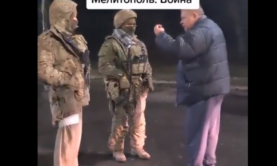 Plaku rus nga Ukraina ua zë rrugën e i bën për pesë pare ushtarët e Putinit