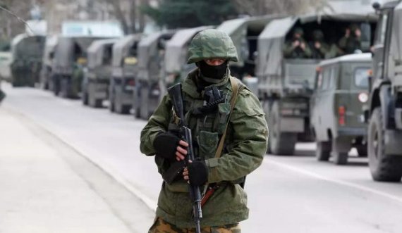 AP: Në pritje të takimit Rusi-Ukrainë, forcat e Putinit po i afrohen Kievit