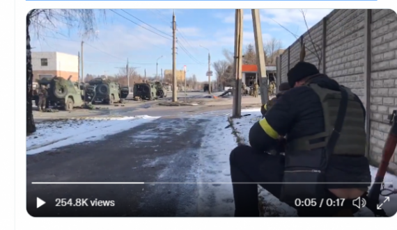 Ukrainasit luftë të rreptë me rusët e fshehur në një shkollë