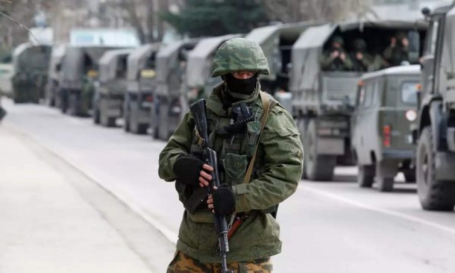AP: Në pritje të takimit Rusi-Ukrainë, forcat e Putinit po i afrohen Kievit