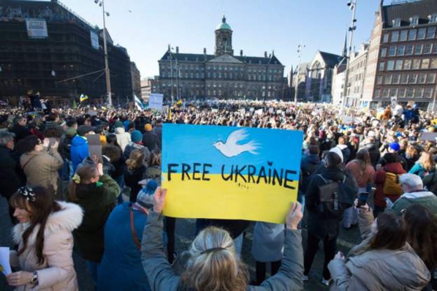 Pamje nga protestat e sotme të organizuara kundër luftës në Ukrainë