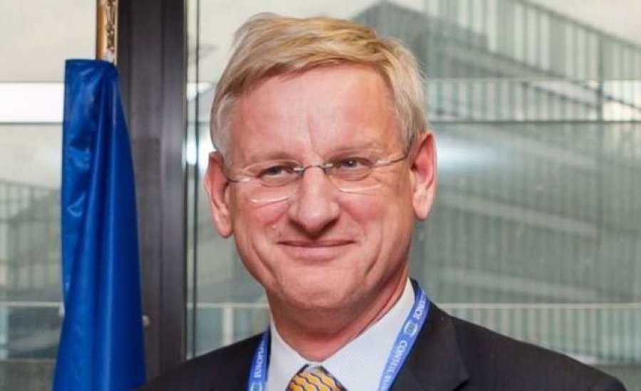 Bildt: Me qëndrimin e saj ndaj Rusisë, Serbia u skualifikua nga procesi i anëtarësimit në BE