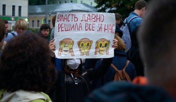 Propaganda ruse kalon çdo kufi, nesër në shkollat ruse ligjërohet për fjalimin e Putinit