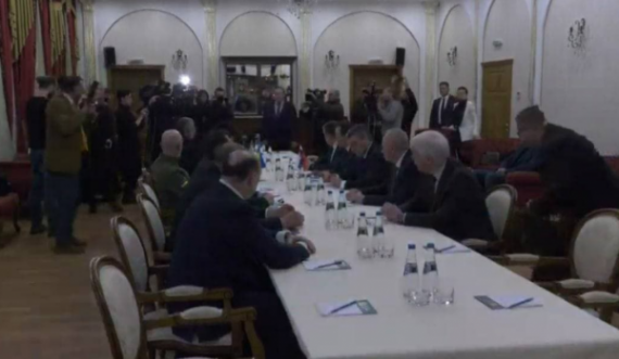 Pamje të reja nga takimi Ukrainë – Rusi
