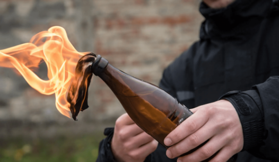 Ministria e Mbrojtjes i mëson ukrainasit si t’i djegin tankët rusë me koktej molotovi