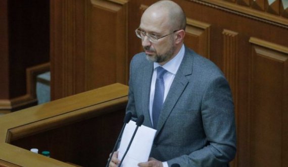 Kryeministri ukrainas publikon disa foto pas nënshkrimit të aplikacionit për anëtarësim në BE