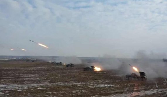 Rusia sulmon me raketë qytetin ukrainas në mes të bisedimeve për armëpushim, vriten disa persona
