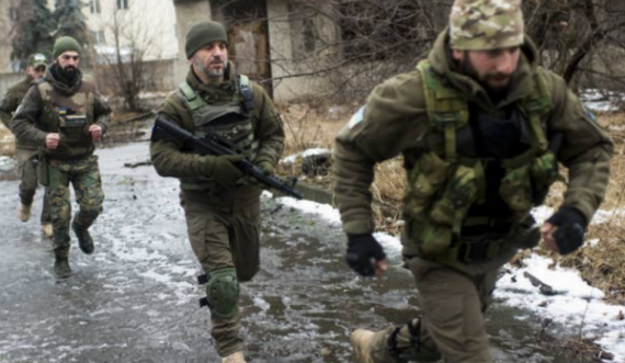 Forca Speciale nga SHBA dhe Britania e Madhe bëhen gati për t’u futur në Ukrainë