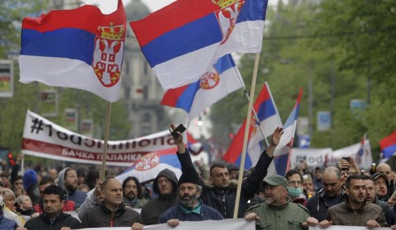 Në Ballkan po shpërndahen flakët e luftës dhe në to do të ndizet Serbia