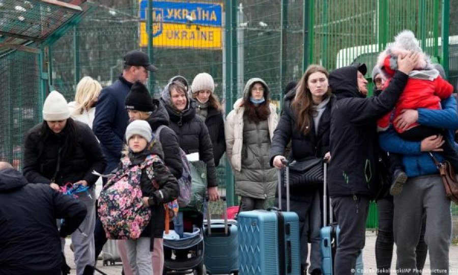 Rrëfimet prekëse të ukrainasëve që po largohen, 60-vjeçarja: Nuk e di se ç’do të ndodhë në të ardhmen