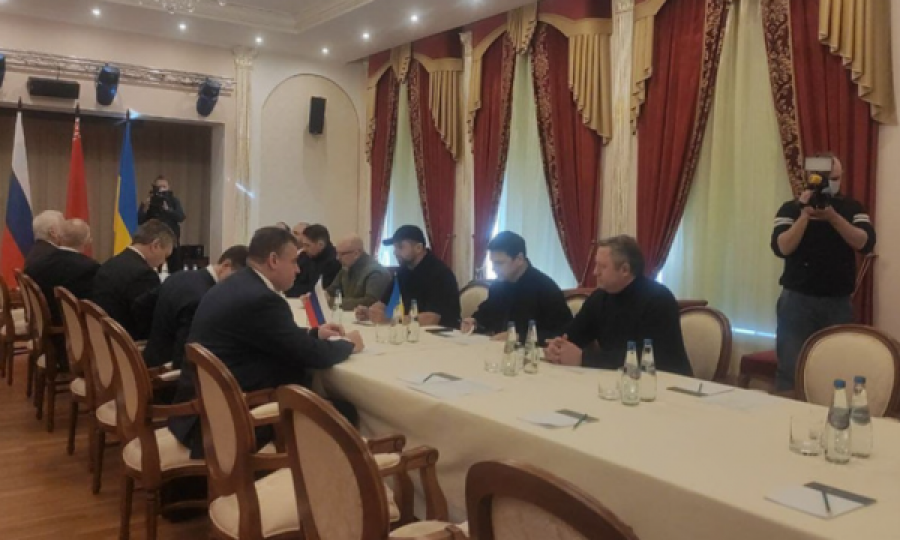 Fjalët e para në takimin Ukrainë – Rusi, një ministër bjellorus u thotë delegacioneve të ndihen “plotësisht të sigurt”