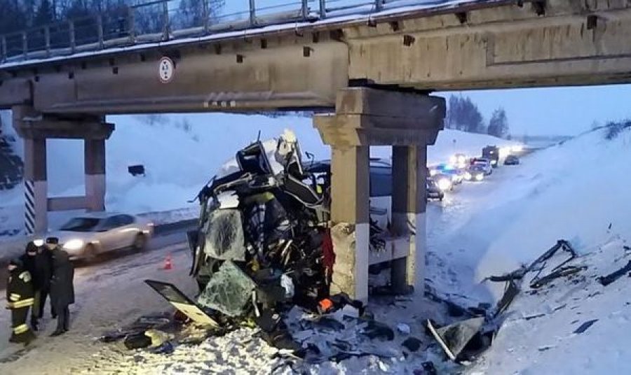 Aksident me autobus, humbin jetën 5 persona, plagosen 21 të tjerë
