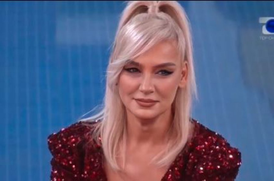 Monika përlotet nga letra e nënës: Zemra ime flet me ty