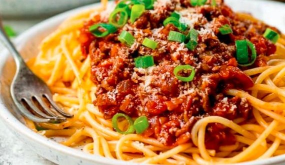 Receta e Pepës:‘Spageti’ me salcë bolonjeze