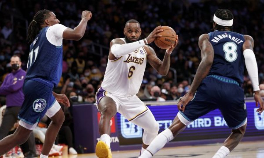 NBA: Lakers fillojnë të këndellen