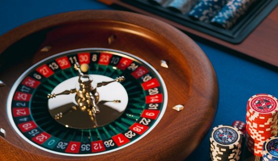 E nisi vitin mbarë, 30-vjeçari vë bast në kazino 2 euro dhe fiton mbi 2.6 milionë