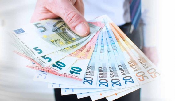 Sindikatat kërkojnë që rroga minimale të mos jetë nën 400 euro