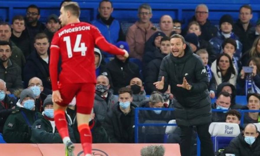 Liverpool-Arsenal në dyshim: Ndihmëstrajneri Lijnders me Covid-19, Klopp në izolim