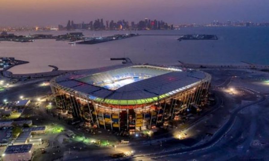 Katari me stadium që mund të zhvendoset