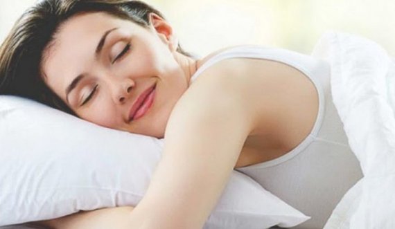7 truket që ju ndihmojnë të flini gjumë