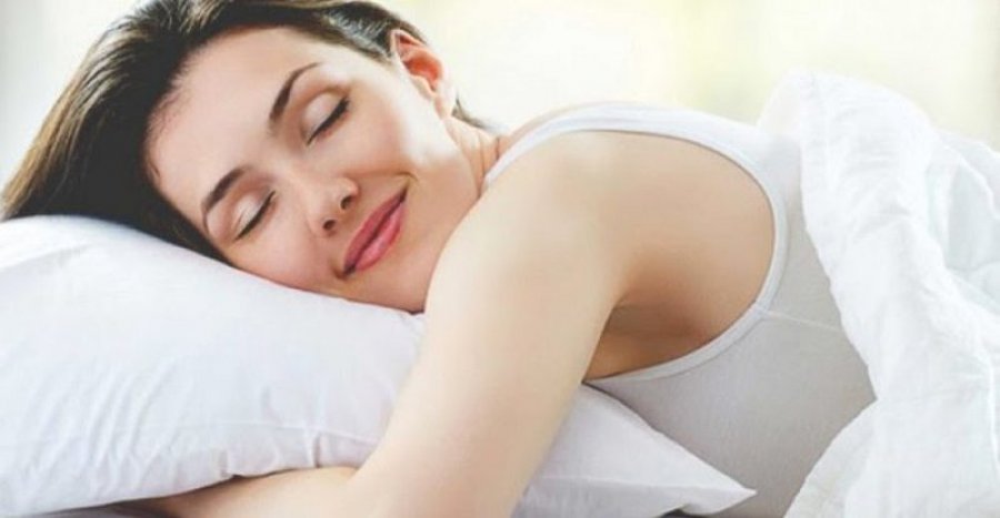 7 truket që ju ndihmojnë të flini gjumë