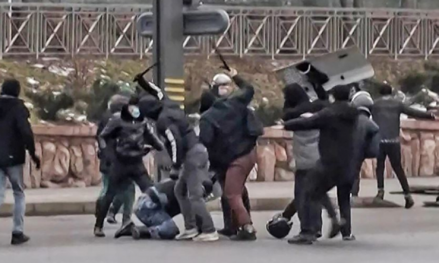 Kaos në Kazakistan: Shpërthime dhe të shtëna, mbi 2000 të arrestuar