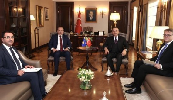 Kryediplomati turk pret në Ankara ministrin e Kurtit
