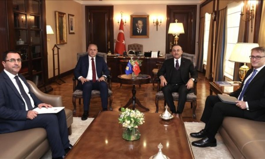 Kryediplomati turk pret në Ankara ministrin e Kurtit