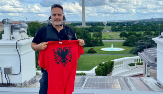 ‘Kuq e zi’ nga Shtëpia e Bardhë: Njihuni me shqiptarin që është truproja e presidentit Biden