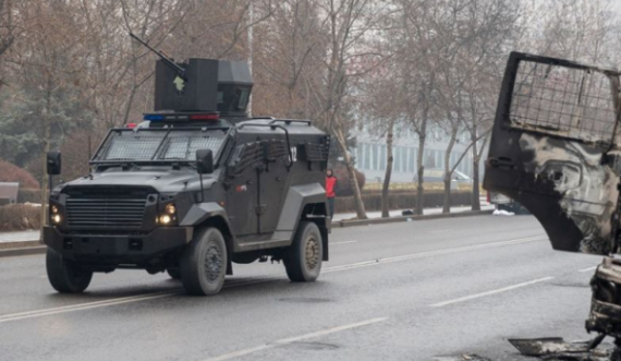 “Fushëbetejë” në rrugët e Kazakistanit, rreth 4,000 të arrestuar deri më tani