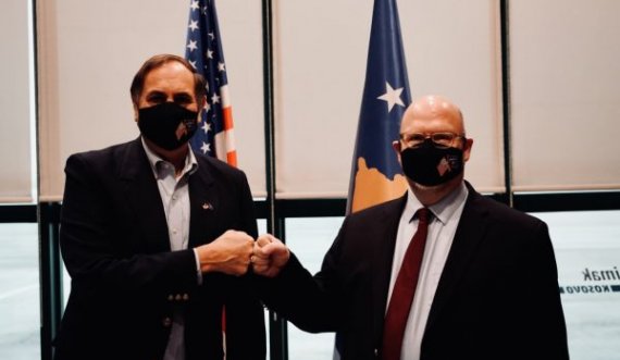 Ambasadori i ri amerikan mbërrin në Kosovë