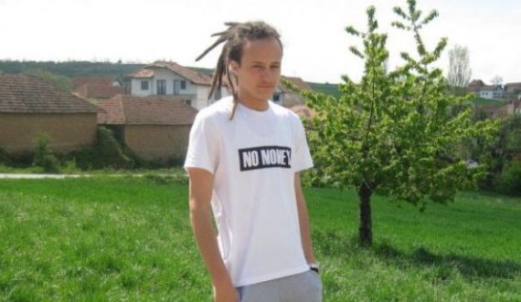 Personi në foto sot udhëheq një nga qytetet më të mëdha në Kosovë