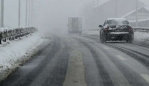 Temperaturat zbresin deri në -12 gradë, acar dhe ditë të akullta në fundjavë