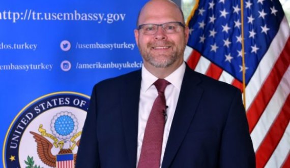  Jeff Hovenier sot merr detyrën e ambasadorit të SHBA-së në Kosovë 