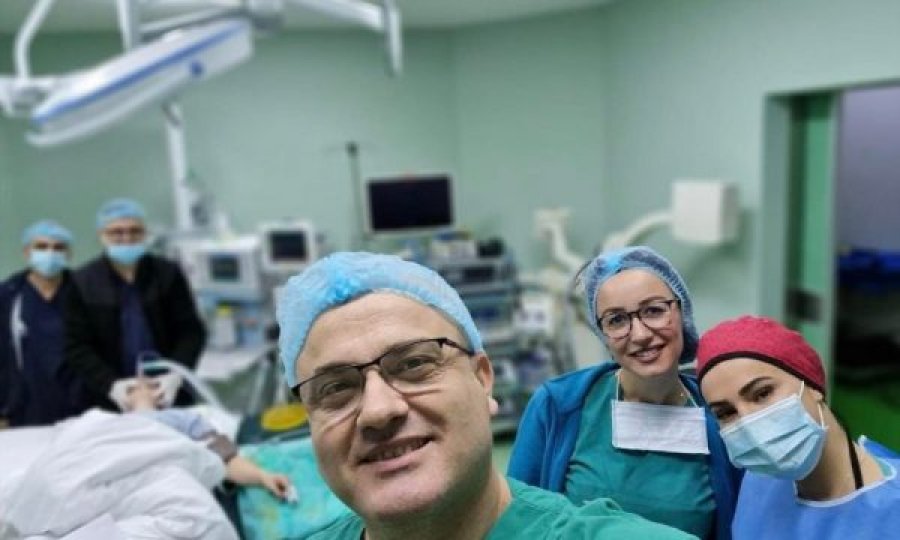 A lejohen selfiet e mjekëve në sallat e operacioneve, flasin nga SHSKUK