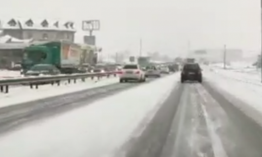 Raportohet për aksidente trafiku në Sllatinë, shkak gjendja e rrugëve