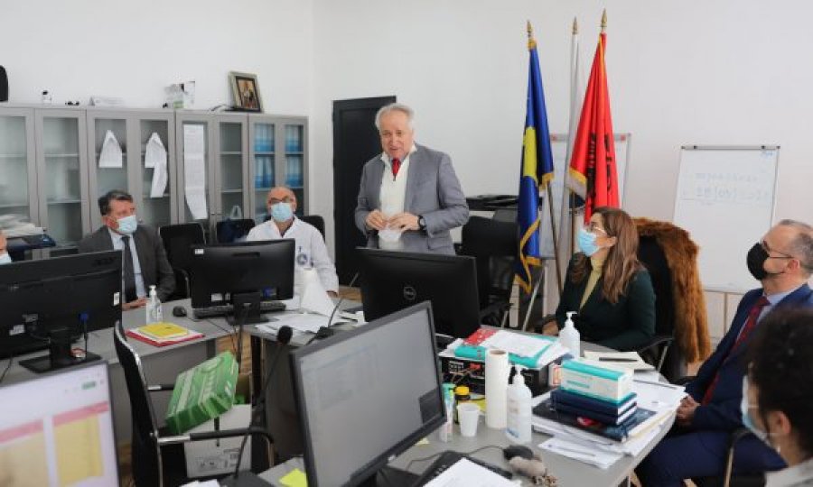  Ministri Latifi viziton IKSHPK’në, flet për masat Anti-COVID 